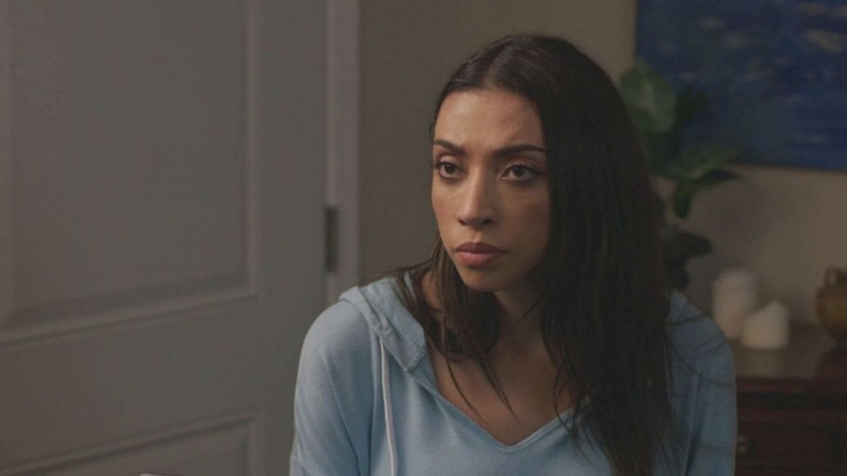 Nuotando nella follia: trama, cast e curiosità del thriller in onda stasera su Rai 2 Nuotando nella follia: trama, cast e curiosità del thriller in onda stasera su Rai 2