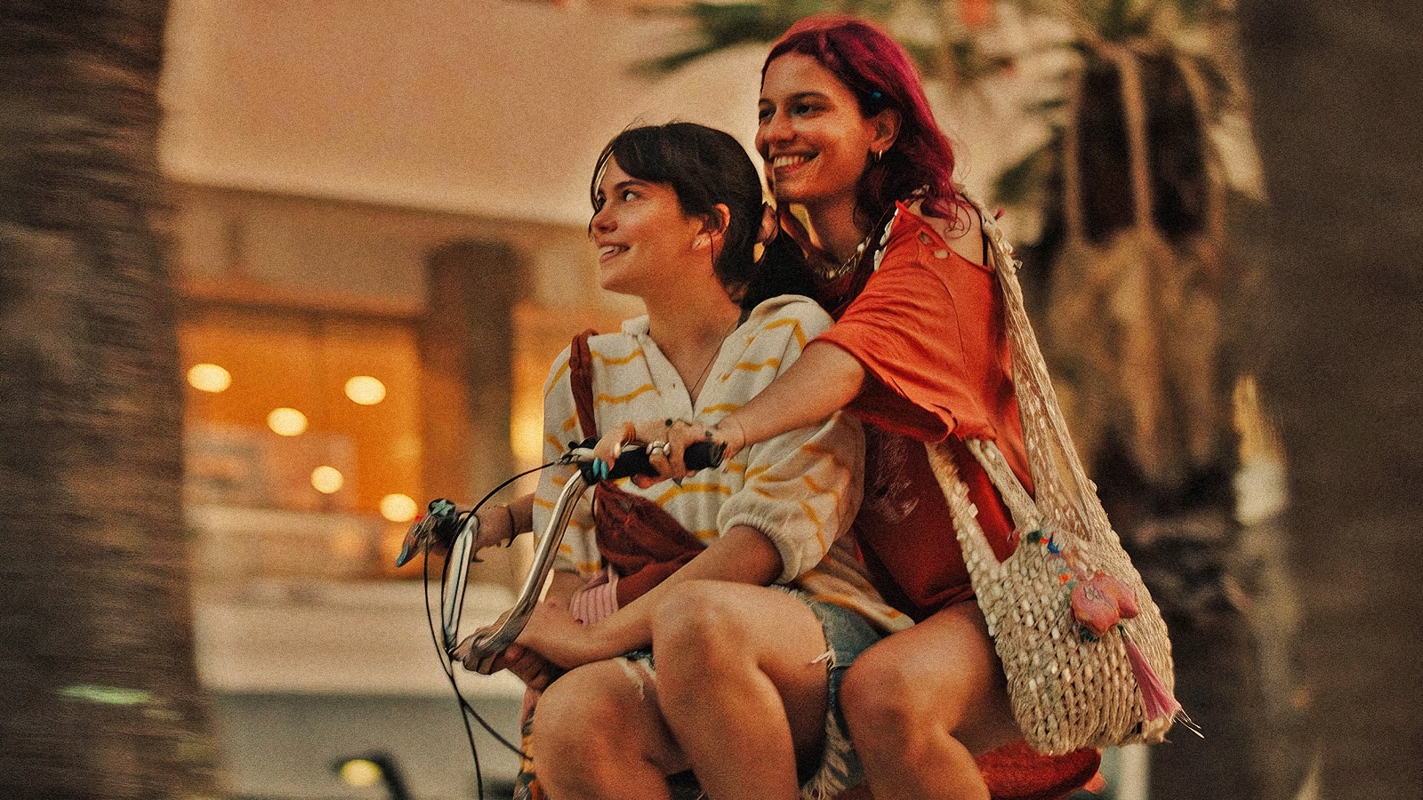 Come Closer di Tom Nesher
