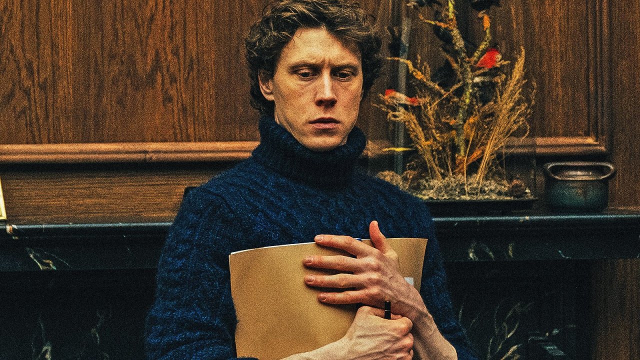 George MacKay è il protagonista di The End di Joshua Oppenheimer