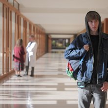 Invisibili: Justin Korovkin in una scena