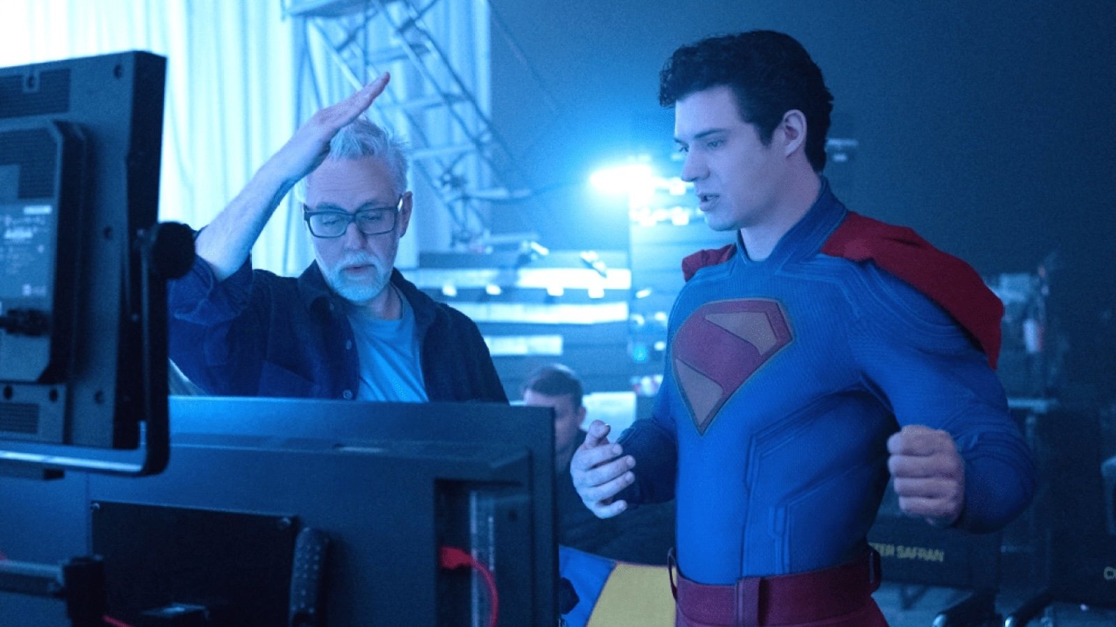 James Gunn e David Corenswet sul set di Superman