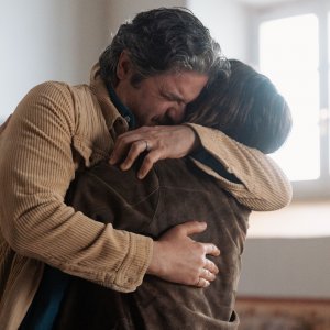 Unicorni: Edoardo Pesce, Valentina Lodovini in una scena