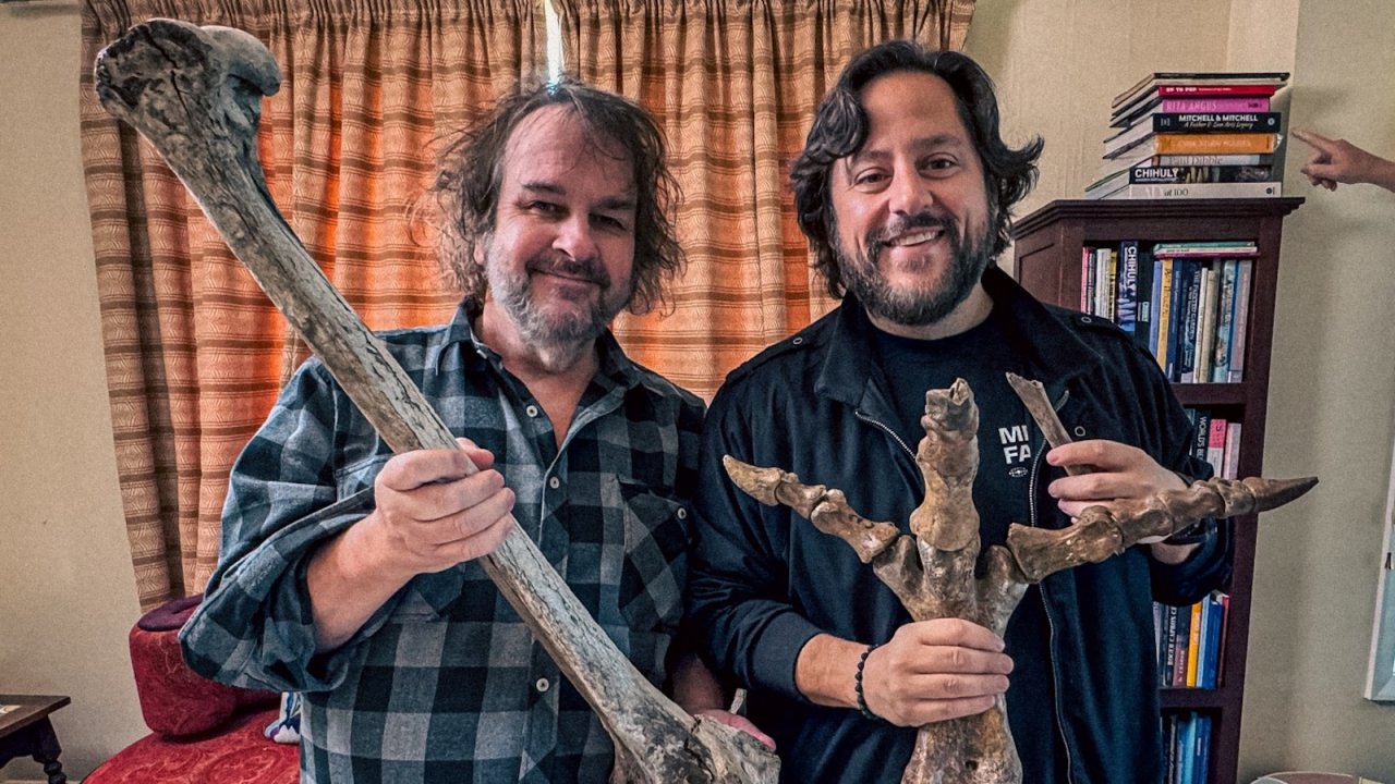 Peter Jackson e Ben Lamm con le ossa del MOA