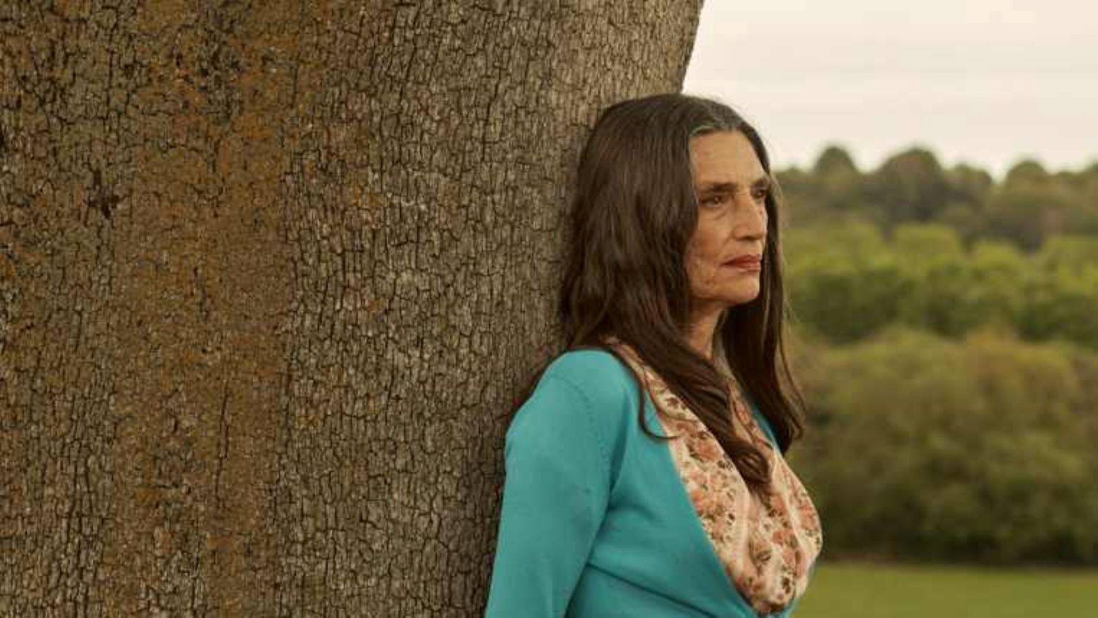 Laura interpretata da Ángela Molina