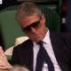 Hugh Grant che dorme a Wimbledon è già meme: 'Il pisolino più costoso della storia dell'umanità...'