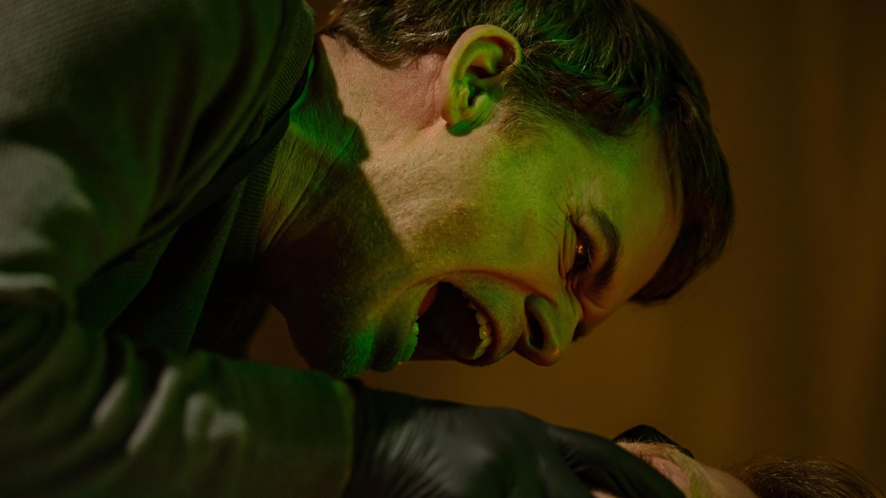 Michael C. Hall in una scena di Dexter: Resurrection