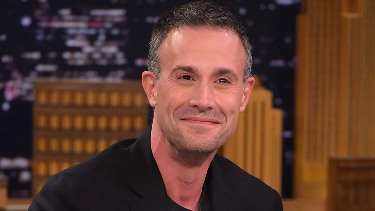 Primo piano di Freddie Prinze Jr.