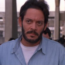 Il bacio della donna ragno: Raul Julia nel ruolo di Valentin Arregui