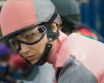 El Jockey: Úrsula Corberó da ladra a fantino ammiccante nella clip esclusiva del film, dal 17 luglio al cinema