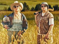 100 litri di birra, la recensione: l'umorismo nero di Teemu Nikki per una storia malinconica