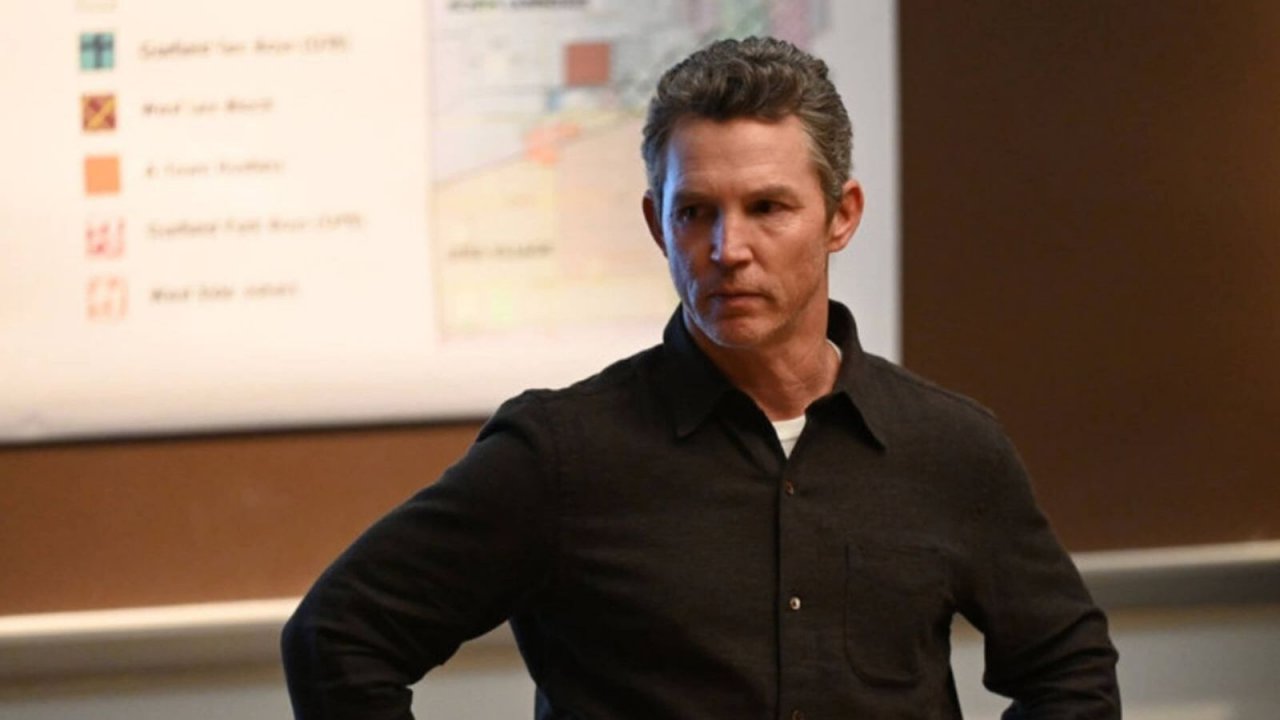 Shawn Hatosy interpreta il Vice Capo Charlie Reid