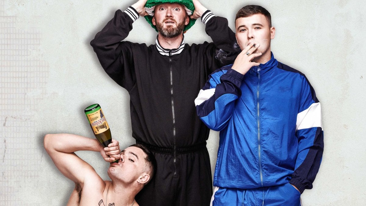 Kneecap: si può fare rap in irlandese? Ce lo rivela la clip esclusiva del film con Michael Fassbender