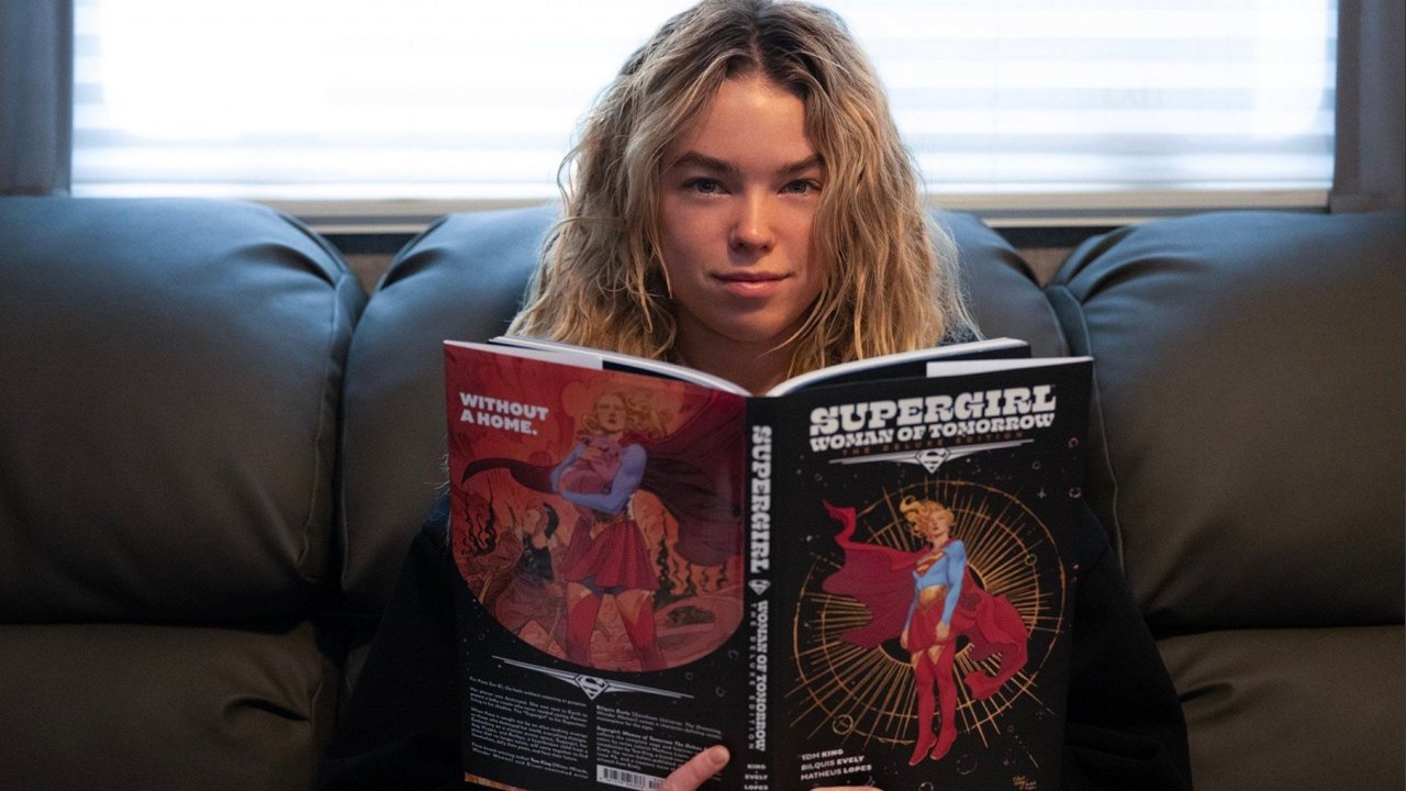 Milly Alcock sul set di Supergirl: Woman of Tomorrow