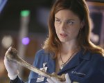Bones, Emily Deschanel criticata per essere in ritardo e impreparata sul set: 'Avevo gli attacchi di panico'
