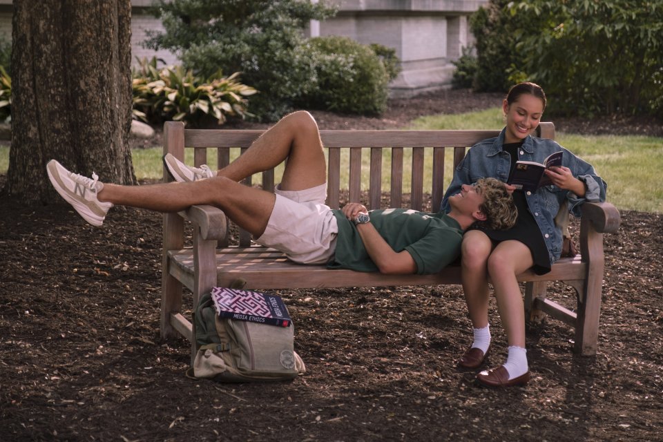 L Estate Nei Tuoi Occhi Lola Tung Gavin Casalegno Immagine Terza Stagione Serie Tv Prime Video