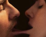 Together: il disturbante body horror con Alison Brie e Dave Franco da oggi al cinema