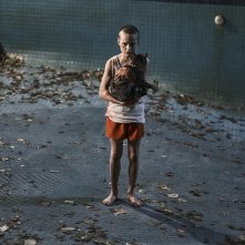 Bring Her Back - Torna da me: Jonah Wren Phillips nella piscina