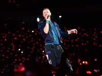Coldplay come Temptation Island: la kiss cam al concerto svela il tradimento in diretta del CEO di Astronomer