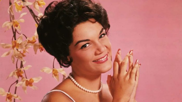 È morta Connie Francis, regina del rock 'n' roll: la sua Pretty Little Baby è tornata virale grazie a TikTok