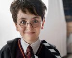 Harry Potter: il maghetto di Dominic McLaughlin e Hagrid a Londra in un video dal set