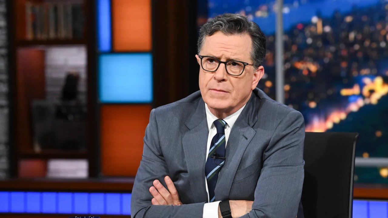 Late Show con Stephen Colbert cancellato: le reazioni di Rachel Zegler, Adam Scott e altre star