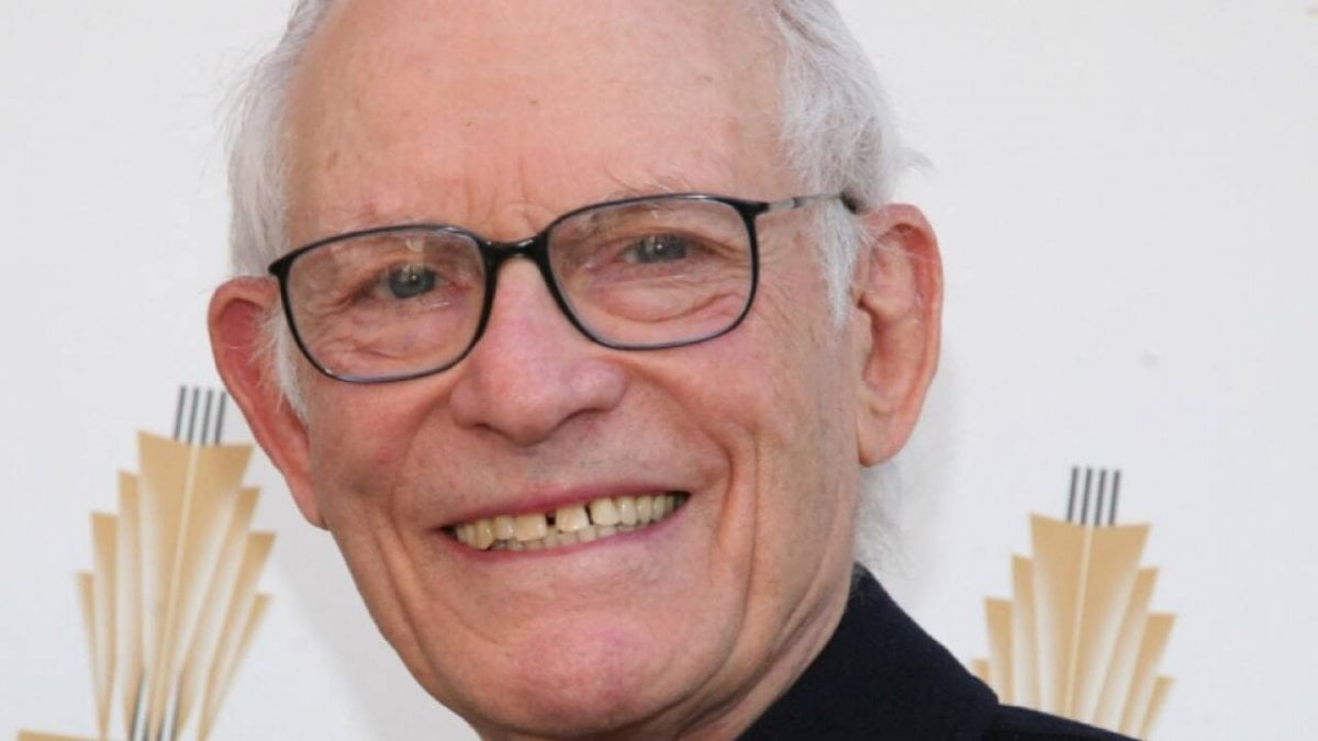 È morto Alan Bergman, paroliere premio Oscar di Come eravamo e Yentl: aveva 99 anni È morto Alan Bergman, paroliere premio Oscar di Come eravamo e Yentl: aveva 99 anni