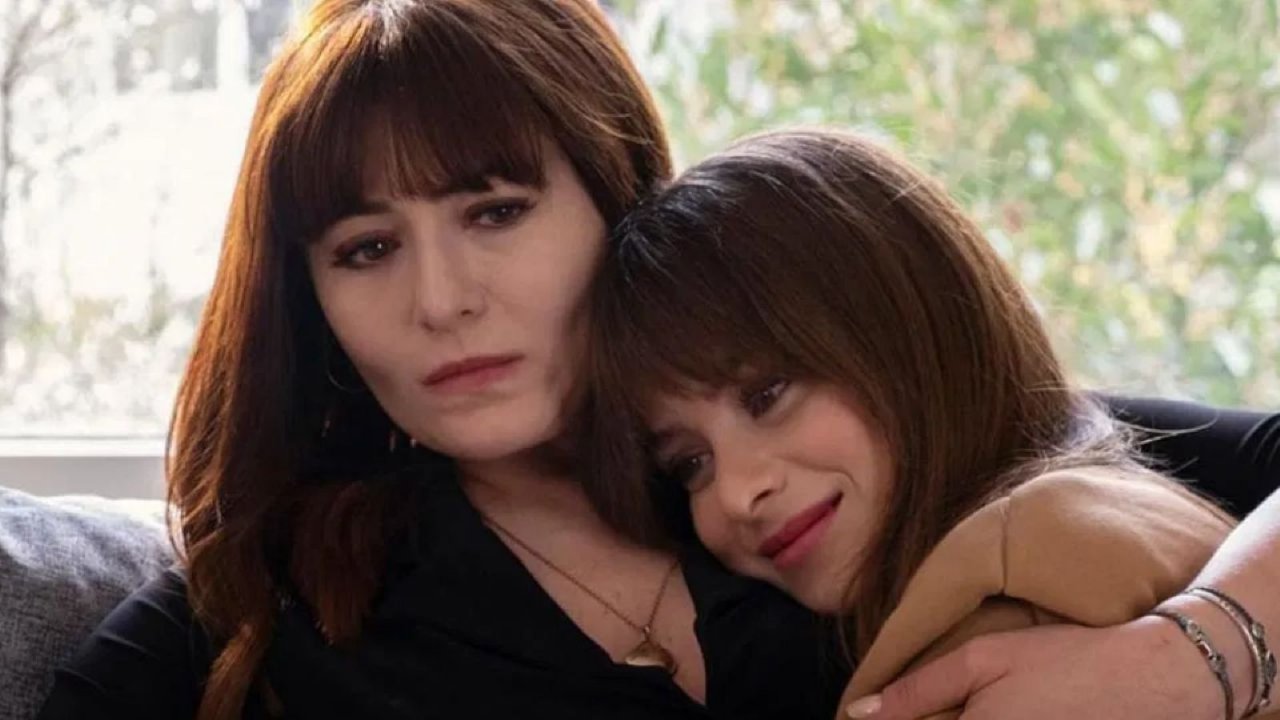 Bahar e Ela in una scena della soap