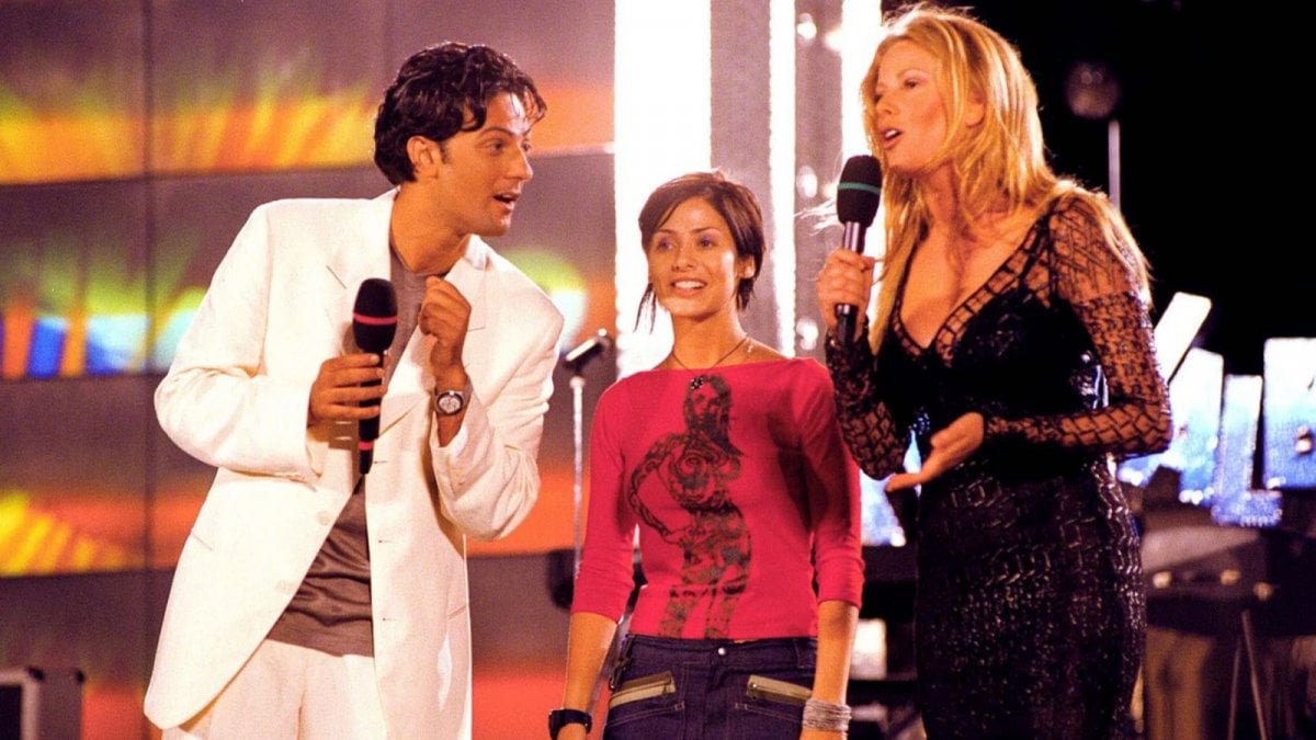 Programmi TV dell’estate, cosa guardavamo negli anni ’90 (e non solo): i cult di Rai e Mediaset Programmi TV dell’estate, cosa guardavamo negli anni ’90 (e non solo): i cult di Rai e Mediaset