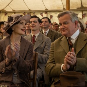 Downton Abbey - Il Gran Finale: Elizabeth McGovern e Hugh Bonneville in una scena
