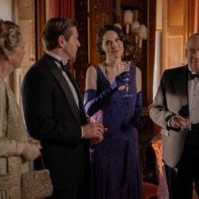 Downton Abbey - Il Gran Finale: Penelope Wilton, Allen Leech, Michelle Dockery, Paul Giamatti in una foto