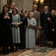 Downton Abbey - Il Gran Finale. Il cast dello staff del 'piano di sotto' in una scena del film.