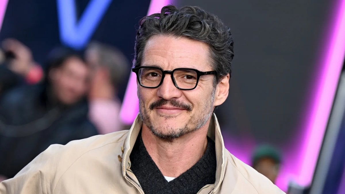 Pedro Pascal getta un liquido misterioso: fan in delirio per le foto virali da Los Angeles Pedro Pascal getta un liquido misterioso: fan in delirio per le foto virali da Los Angeles