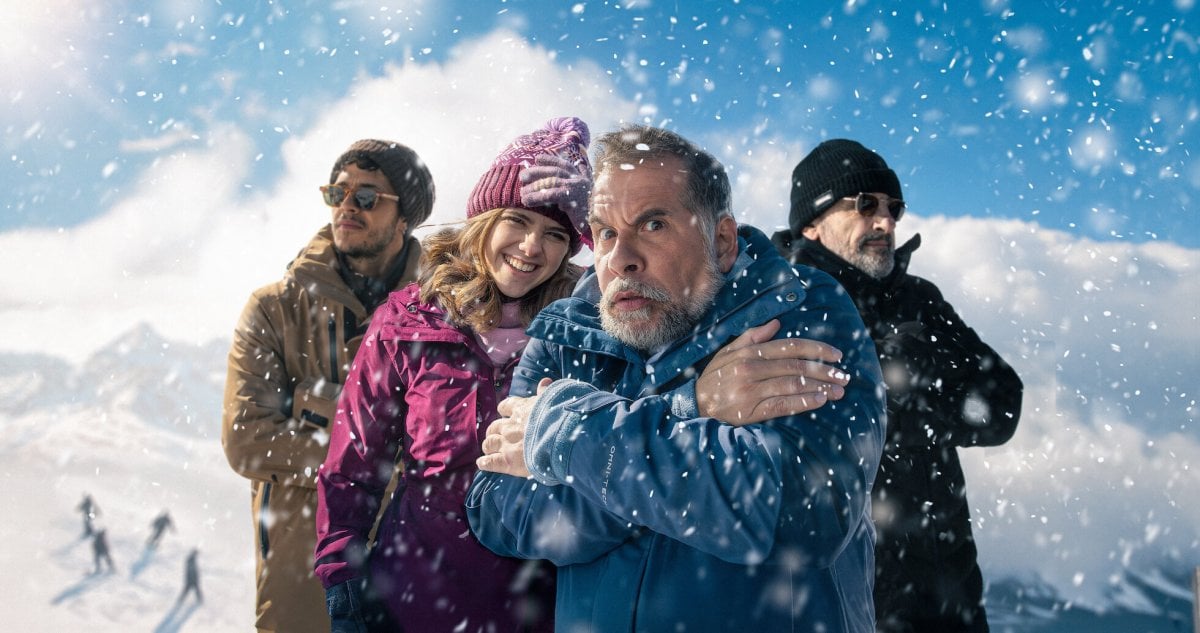 Famiglia, ma non troppo, la recensione: una commedia di pessimo gusto Famiglia, ma non troppo, la recensione: una commedia di pessimo gusto