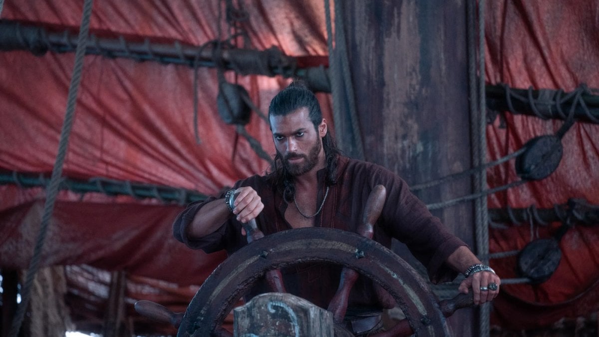 il sandokan di can yaman romantico e avventuroso cosa sappiamo sulla serie evento a dicembre su rai 1