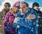Famiglia, ma non troppo, la recensione: una commedia di pessimo gusto