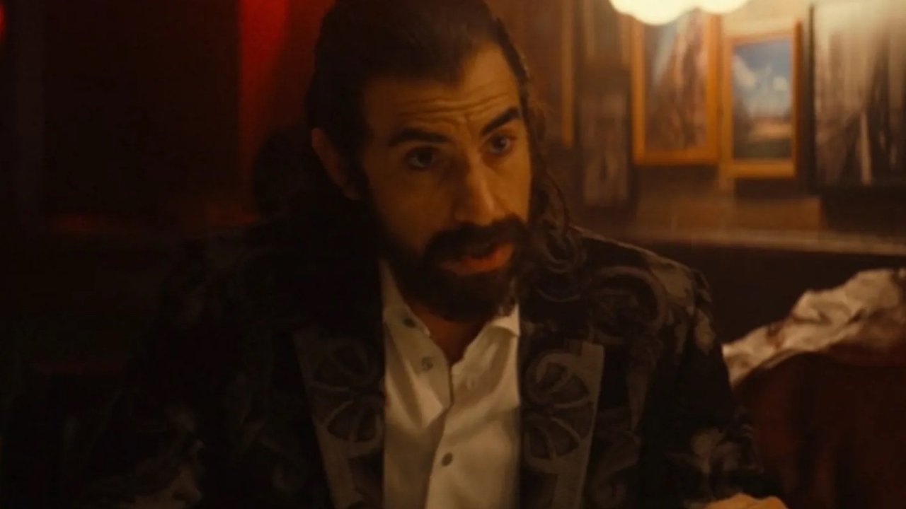 Una foto di Sacha Baron Cohen nella serie Ironheart