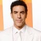 Sacha Baron Cohen: le foto della trasformazione fisica per diventare Mephisto sono virali online