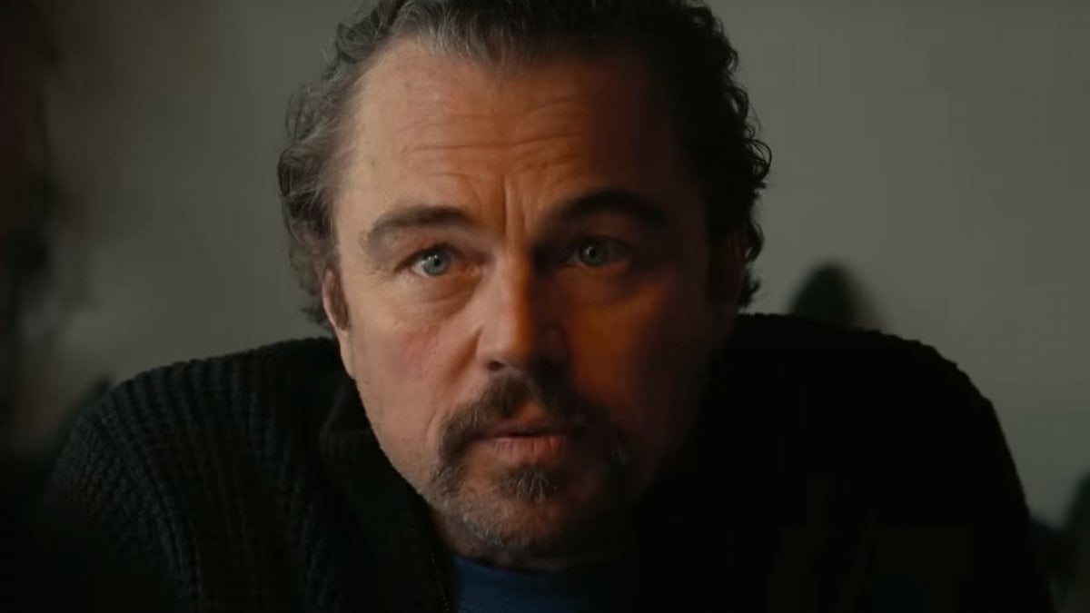 leonardo dicaprio e benicio del toro citano tom cruise nel nuovo trailer di una battaglia dopo l altra