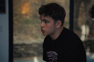 Enzo - Trailer italiano dell'ultimo film di Laurent Cantet diretto da Robin Campillo con Pierfrancesco Favino