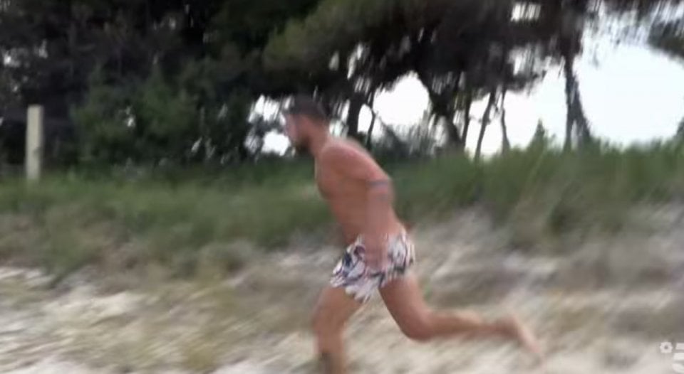Antonio Corre Villaggio Fidanzate