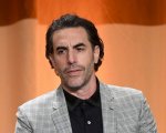 Sacha Baron Cohen nega l’uso dell’Ozempic per la sua trasformazione fisica: “Solo dieta, allenamento e soldi”