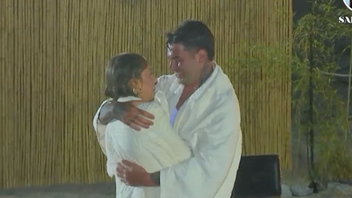Temptation Island, Valerio si consola con Ary mentre Sarah crolla tra le lacrime