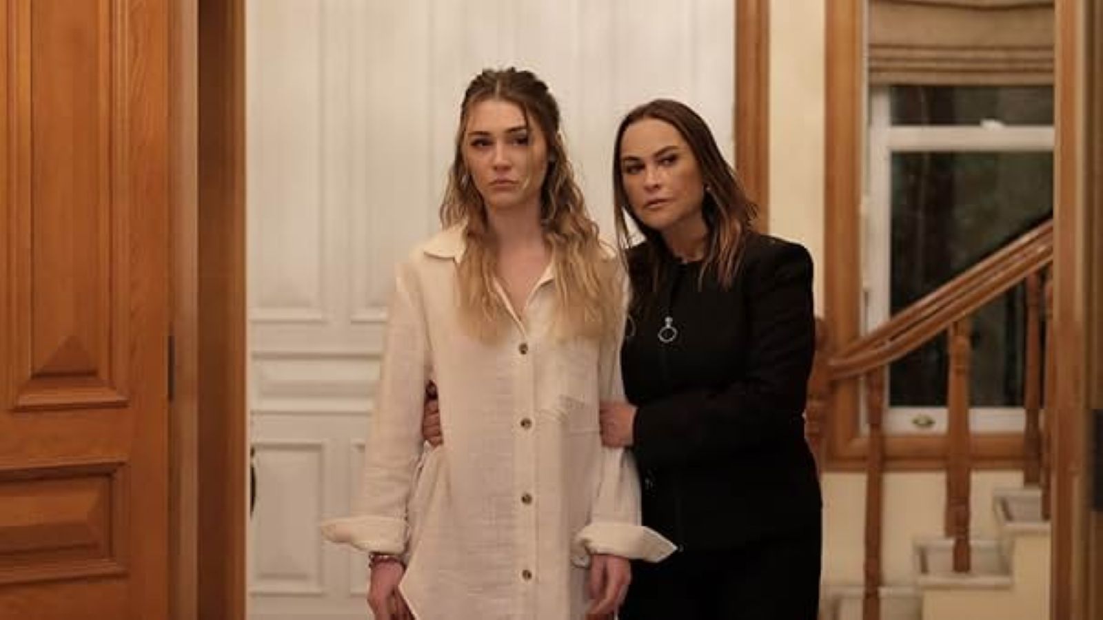Hülya Avşar e Deniz Işın