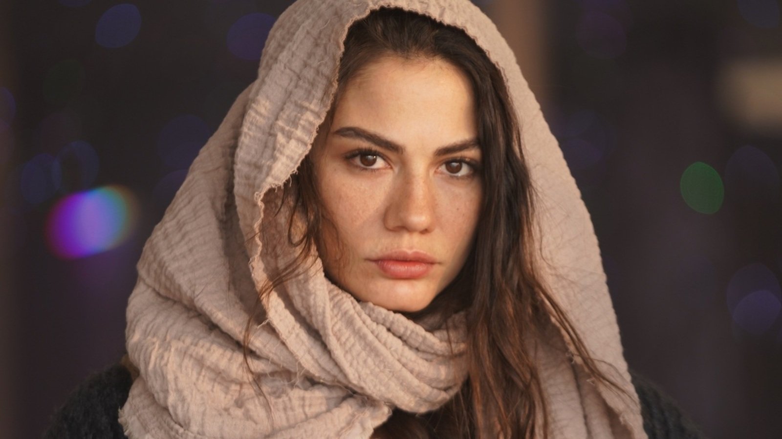 Demet Ozdemir in Io sono Farah