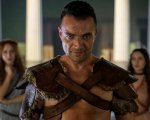 Spartacus: House of Ashur, la prima gladiatrice donna contro i lupi nel nuovo trailer della serie sequel