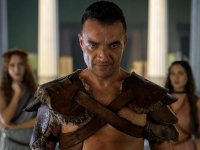Spartacus: House of Ashur, la prima gladiatrice donna contro i lupi nel nuovo trailer della serie sequel