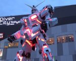 Gundam, un politico giapponese fa il cosplay del villain della serie: viene accusato anche da Bandai