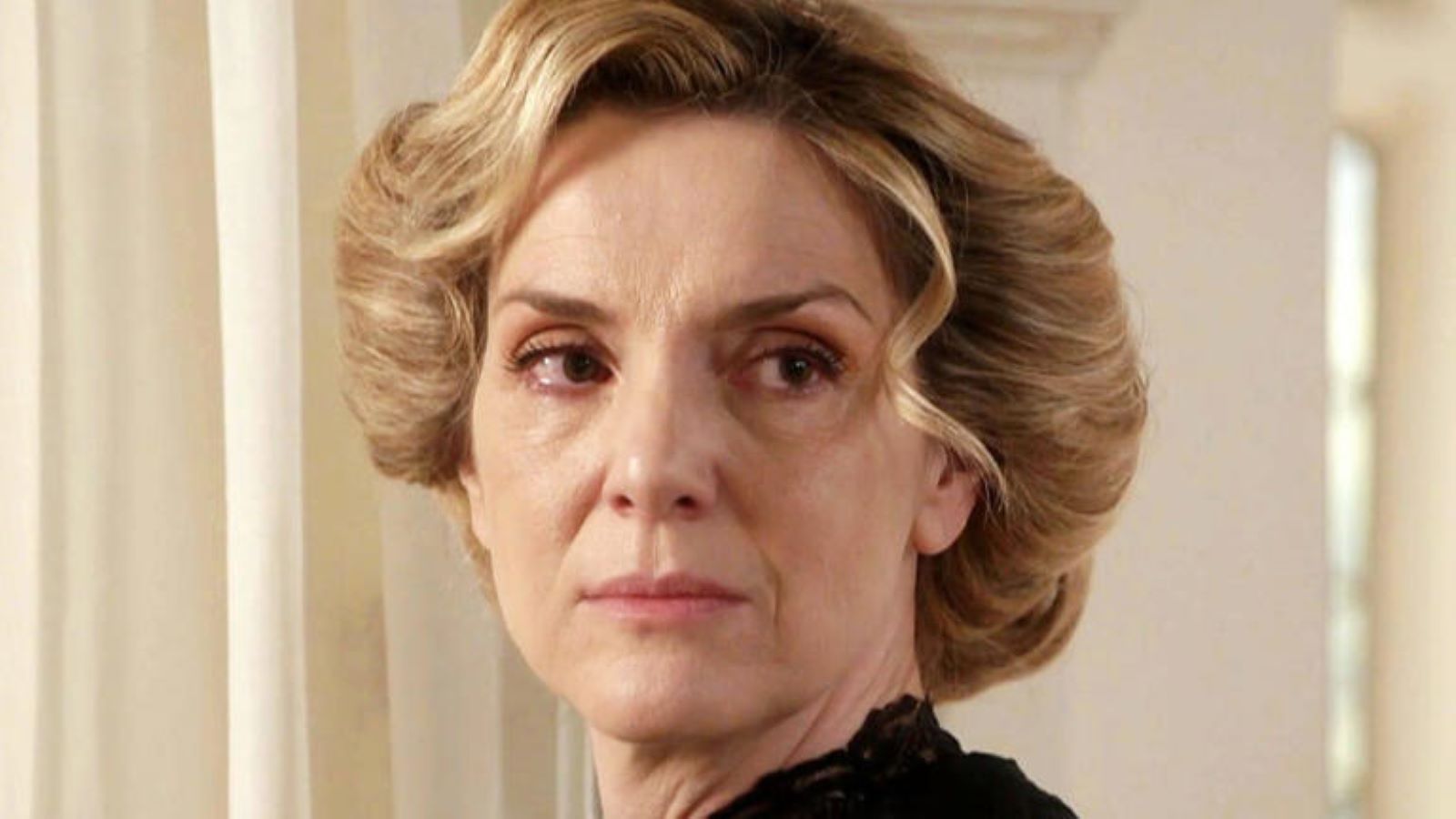 Cruz interpretata da Eva Martín