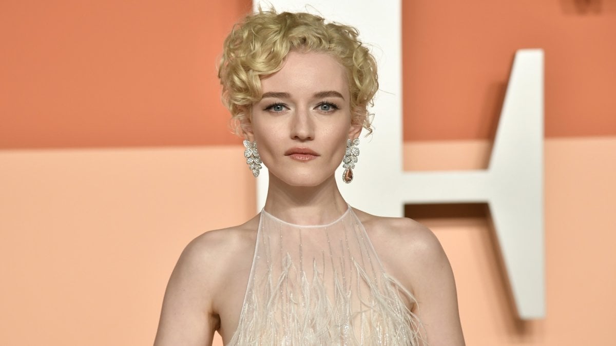Madonna non ha rinunciato al film Material Girl, Julia Garner sul biopic: "Dovrebbe essere realizzato" Madonna non ha rinunciato al film Material Girl, Julia Garner sul biopic: "Dovrebbe essere realizzato"
