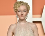 Madonna non ha rinunciato al film Material Girl, Julia Garner sul biopic: 'Dovrebbe essere realizzato'